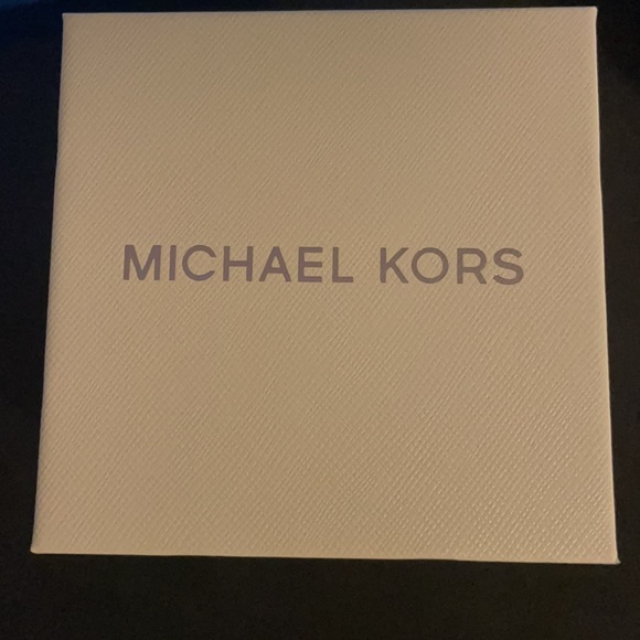 Michael Kors Men’s Bayville automatic silver tone stainless steel watch - Picture 3 of 3